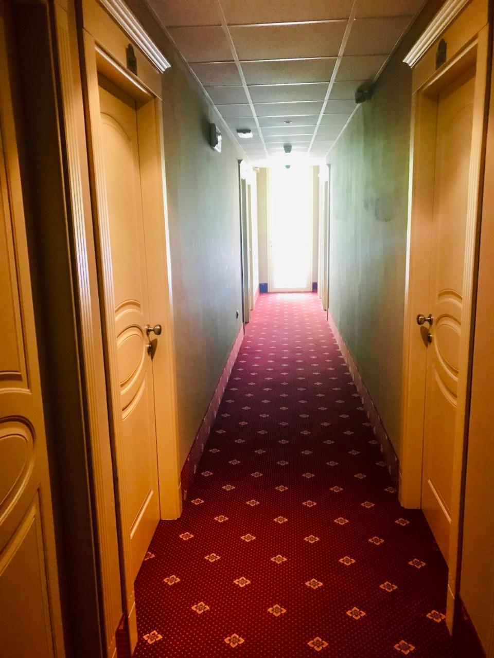 Hotel In Чезенатико Экстерьер фото