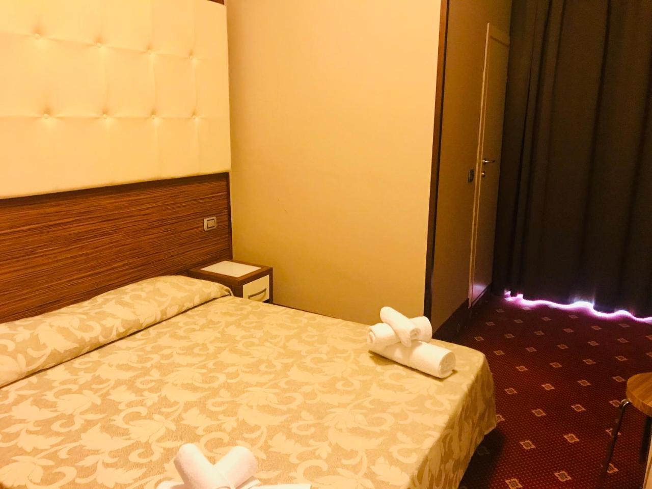 Hotel In Чезенатико Экстерьер фото